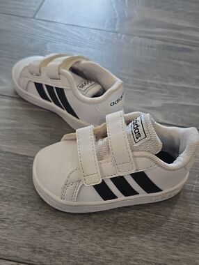 Adidas Kids White and Black Velcro Shoes - 4k